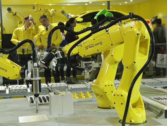 机器人发展迅速：从＂机器换人＂到＂人机协作